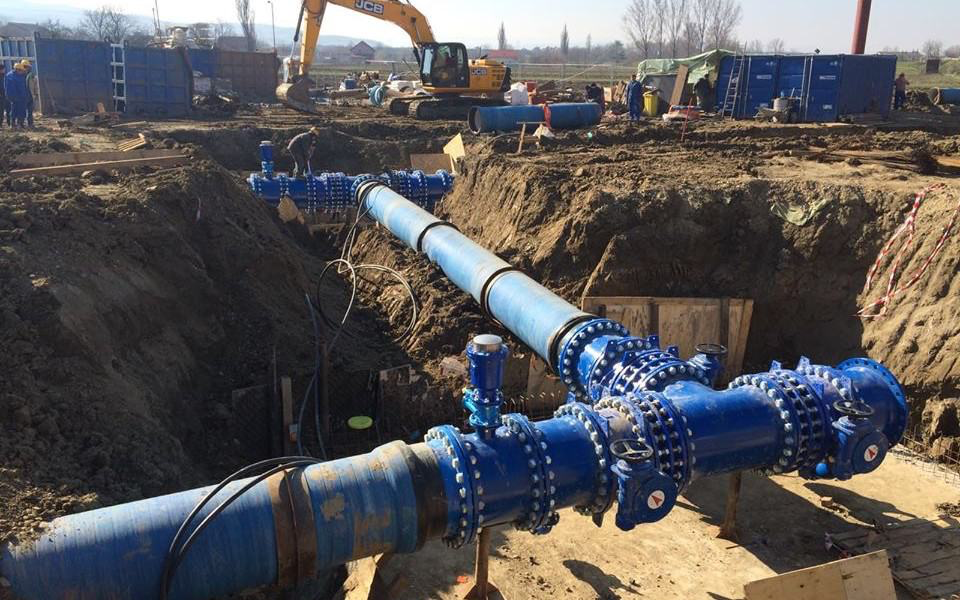 Разпределителен възел на магистрален водопровод със спирателни кранове.